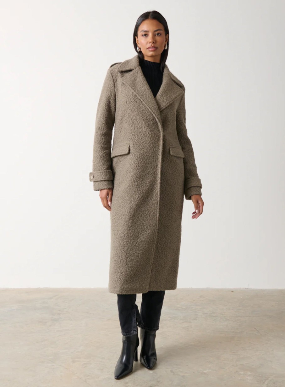 Klaer Pretty Lavish | Halston Oversized Boucle Coat